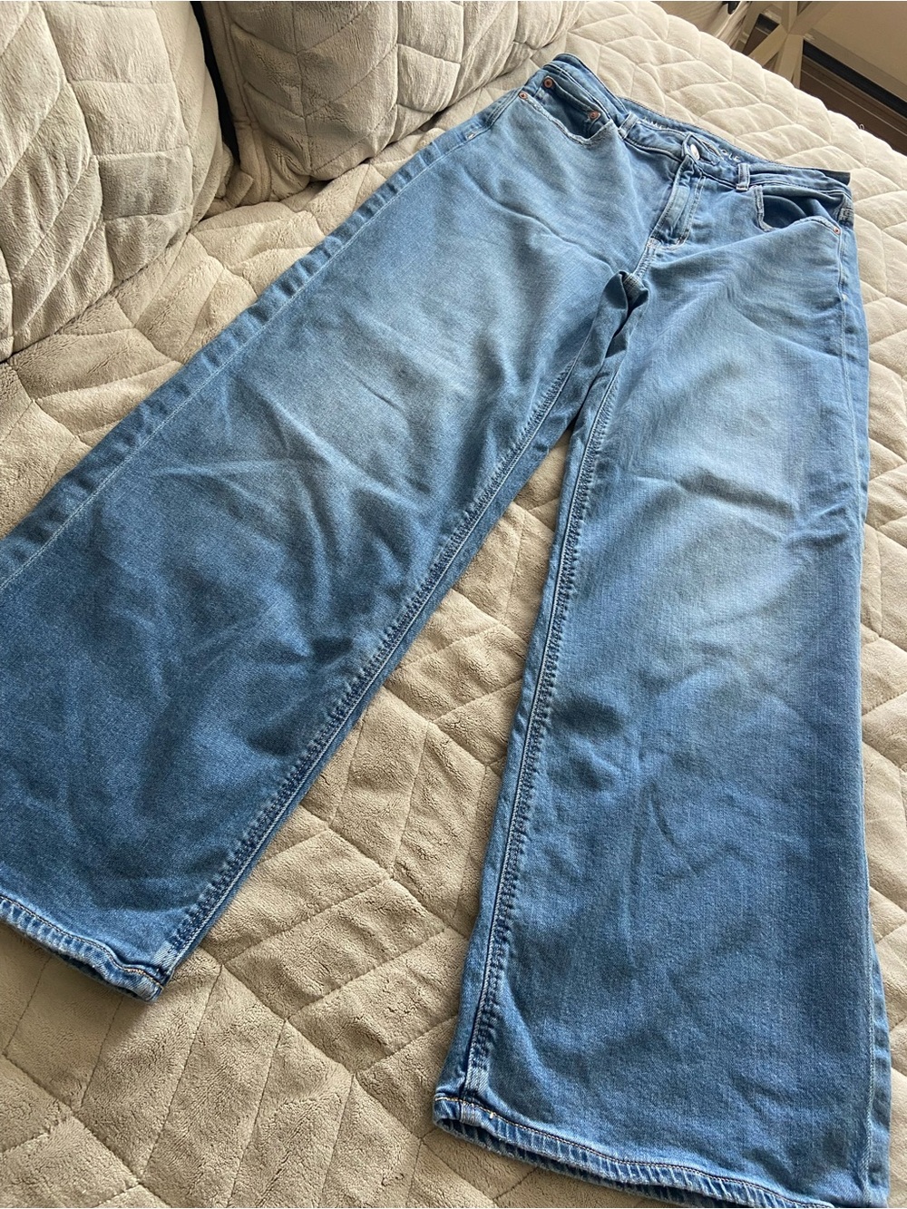 American Eagle Outfitters Men's Bootcut Jeans in Light Blue Wash